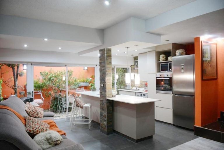 SanArq, no es una empresa más de Reformas, es una colaboración integral, donde lo primero que hacemos es descubrir cuál es la esencia de lo que buscan y lo que quiere cada familia para transformar su casa en un hogar. Qué problema resuelve:.. el de lidiar con constructores, industriales y no saber que combinaciones de colores o materiales poner en cada espacio de su casa, el estudio de Feng Shui, les da específicamente, colores, materiales y texturas que deben estar en cada uno de los espacios, equilibrando la energía y potenciando los dones de cada uno de los miembros de la familia.  Acompaño a las familias a tener hogares felices.